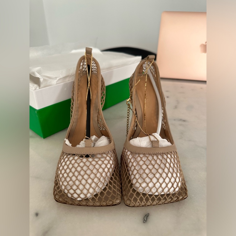 Bottega Veneta Stretch Pump size 37